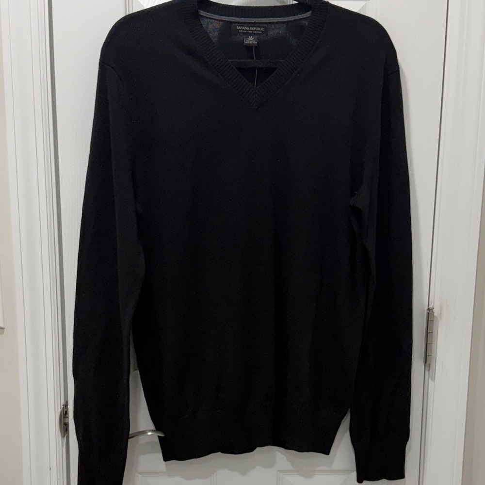 Banana Republic Men's Black V-Neck Sweater